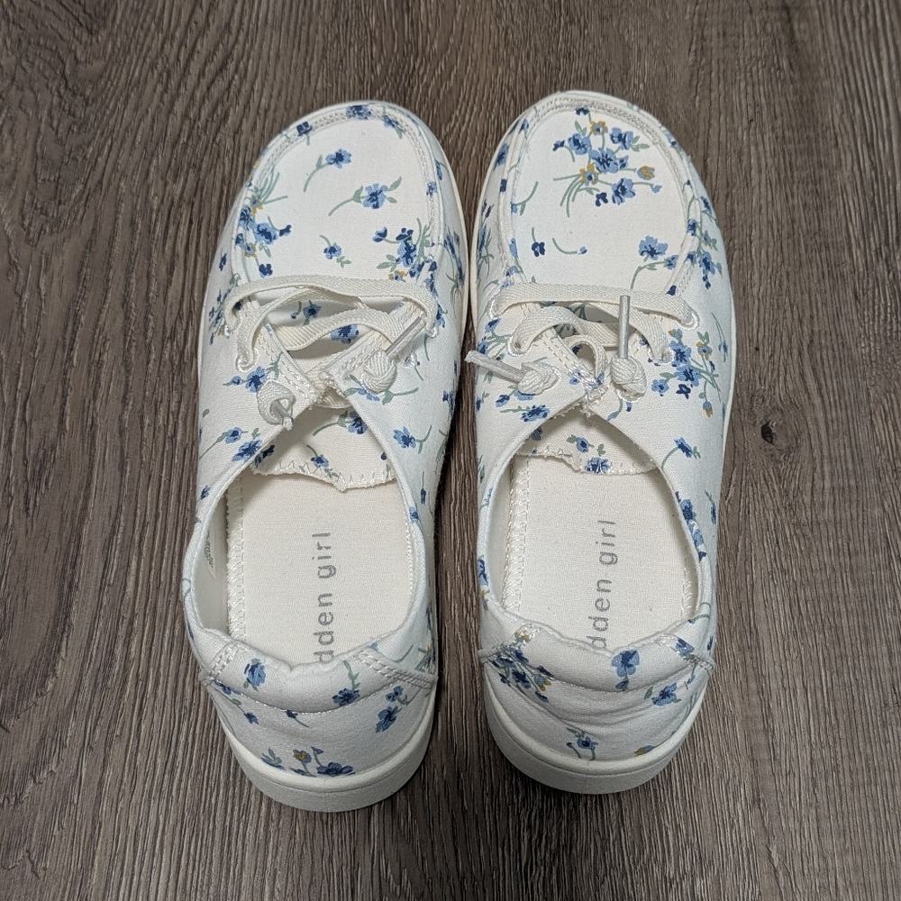 Madden Girl Women's Size 6.5 Yasmin Floral Canvas Sneakers